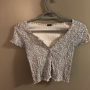 FLORAL BRANDY MELVILLE BUTTON UP CROP TOP.